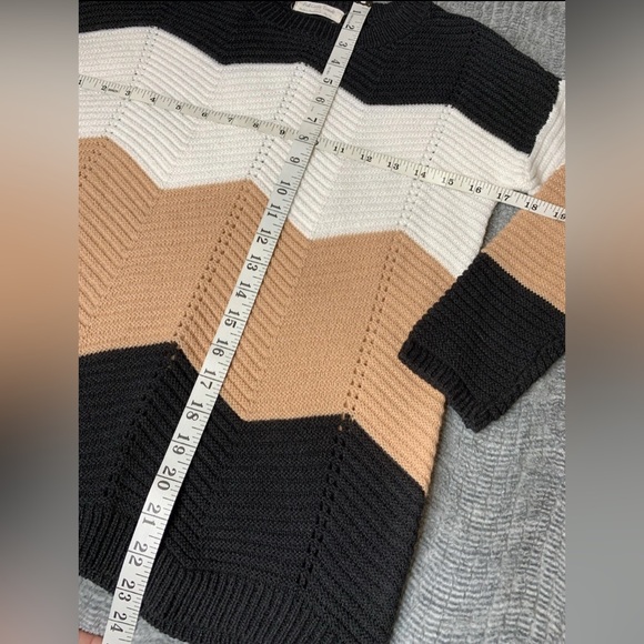 3/$20 Full Circle Trends Stylish Chevron Knit Sweater - Black, White, & Tan XL - Picture 8 of 11